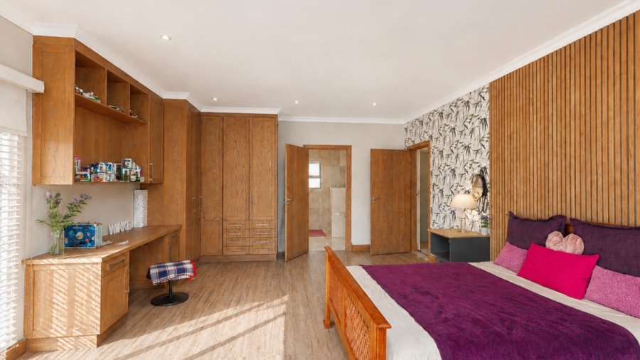 8 Bedroom Property for Sale in Birdwood Estate North West